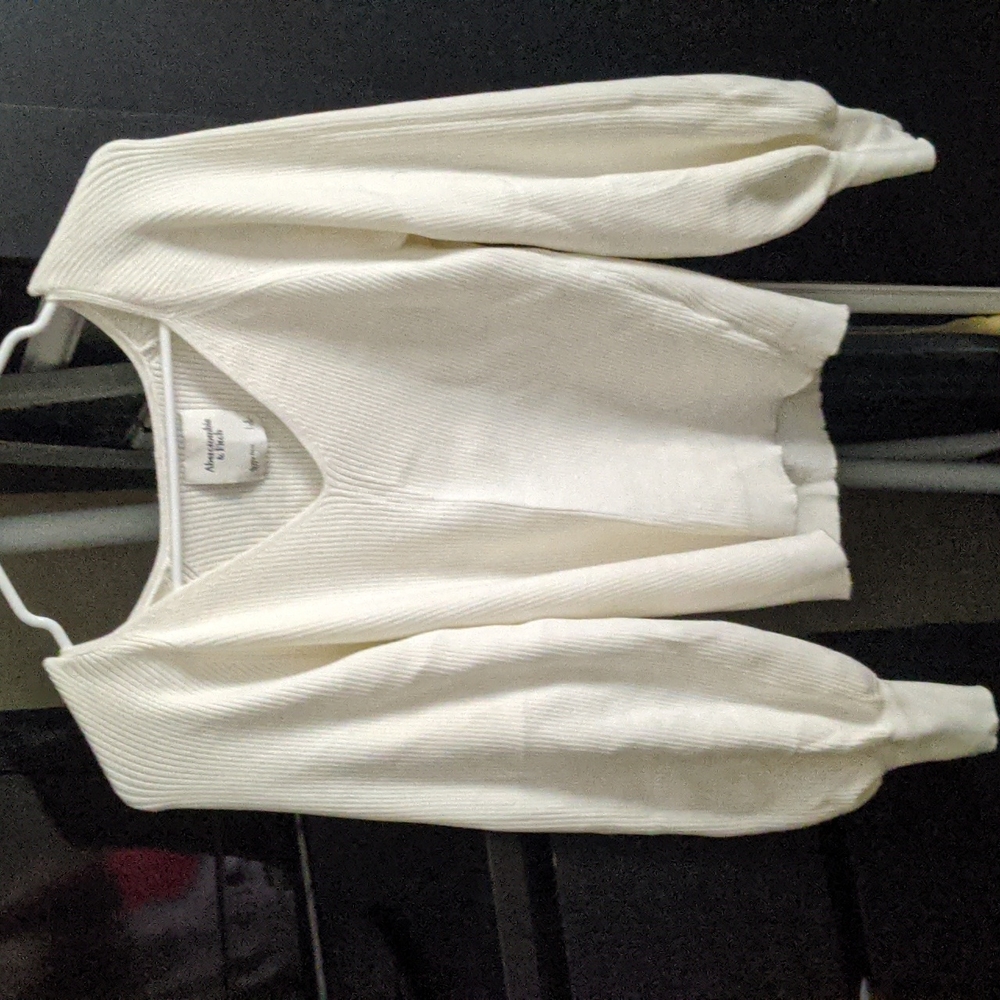 Abercrombie off white puff sleeve sweater